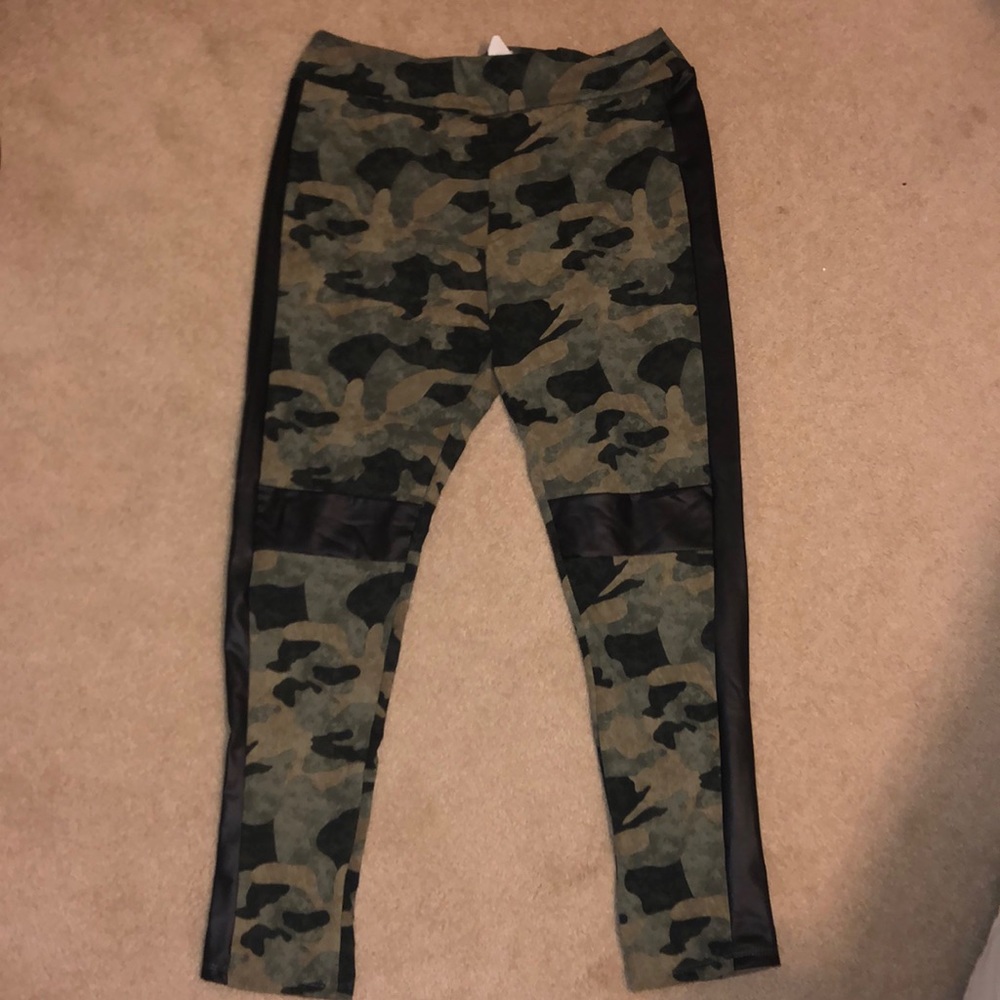 Camo Leggings w/ pleather detailing